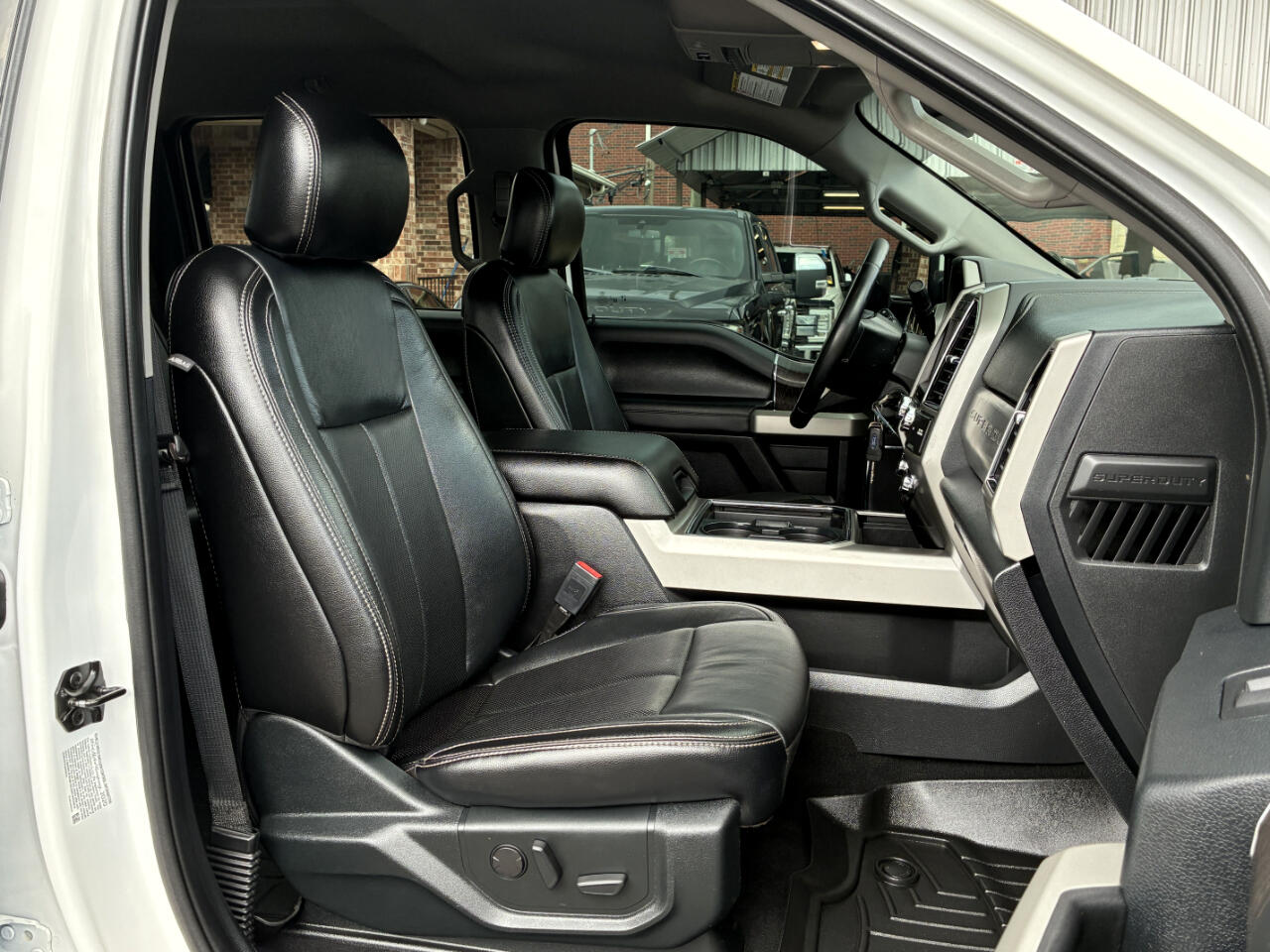 2020 Ford F-350 Lariat photo 15