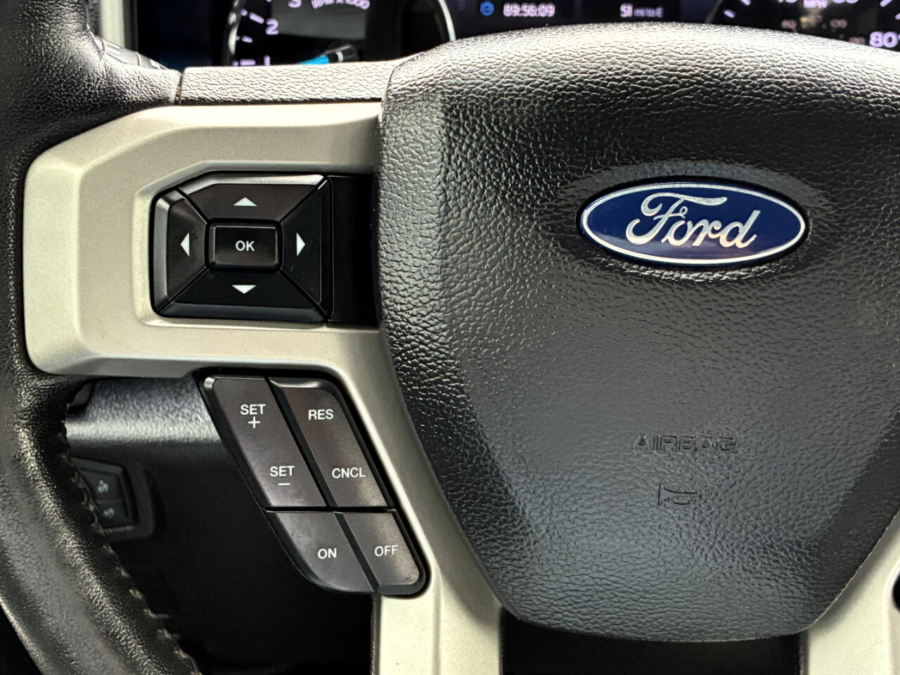 2020 Ford F-350 Lariat photo 19
