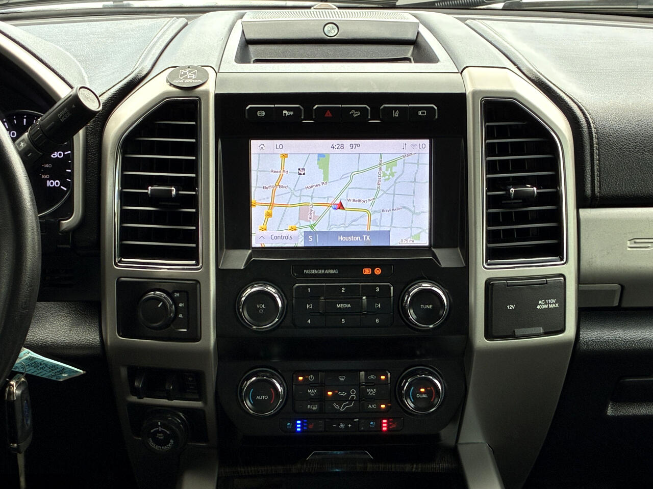 2020 Ford F-350 Lariat photo 25