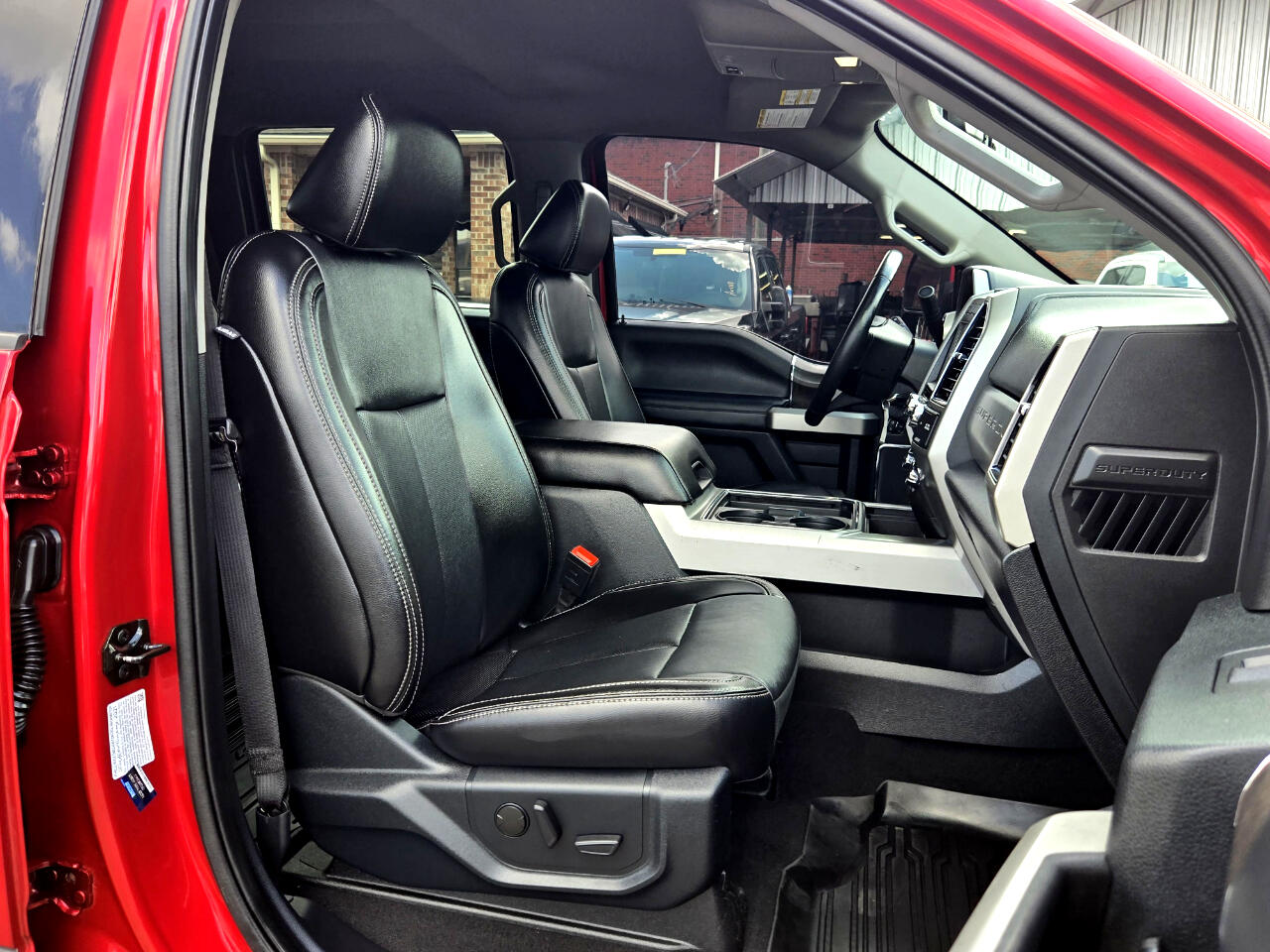 2021 Ford F-350 Lariat photo 16