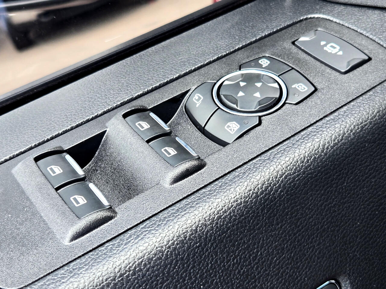 2021 Ford F-350 Lariat photo 18
