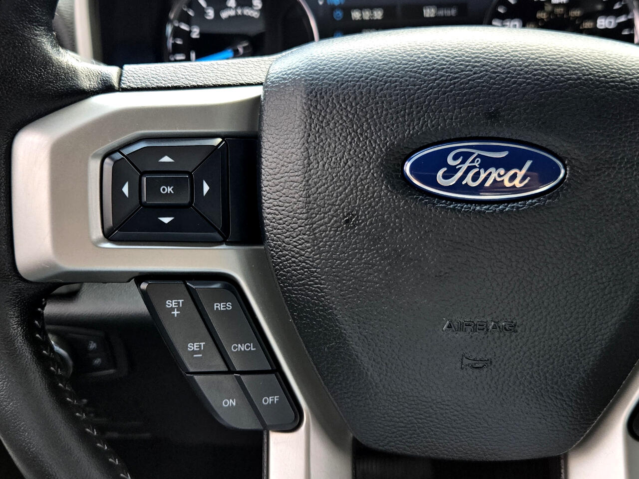2021 Ford F-350 Lariat photo 20