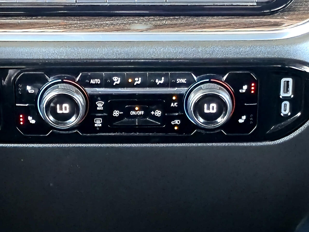 2024 Chevrolet Silverado 3500HD LT photo 28