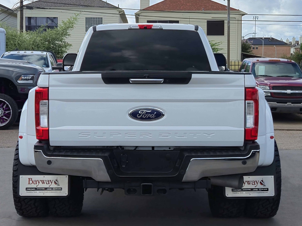 2017 Ford F-350 XLT photo 3