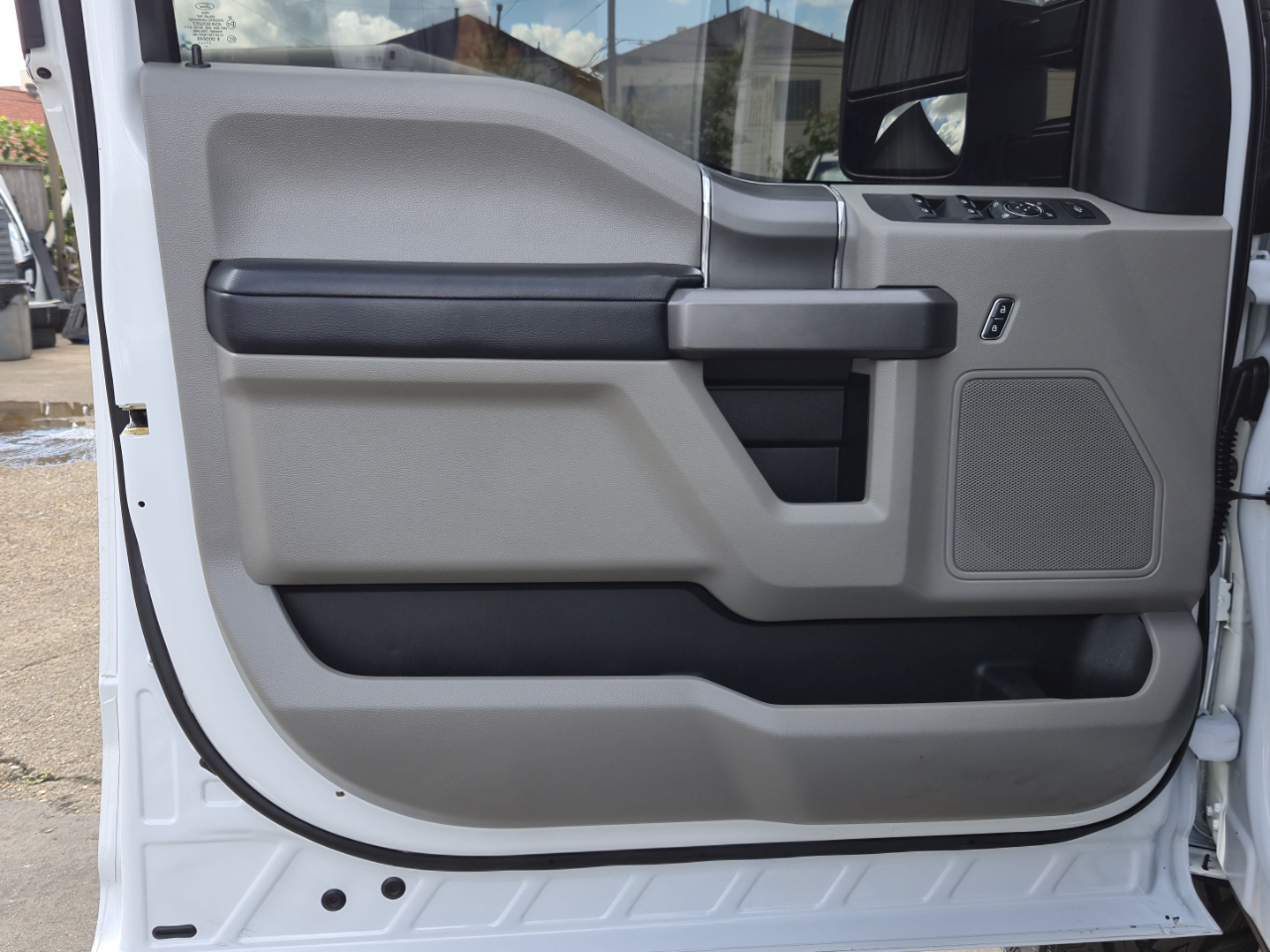 2017 Ford F-350 XLT photo 8
