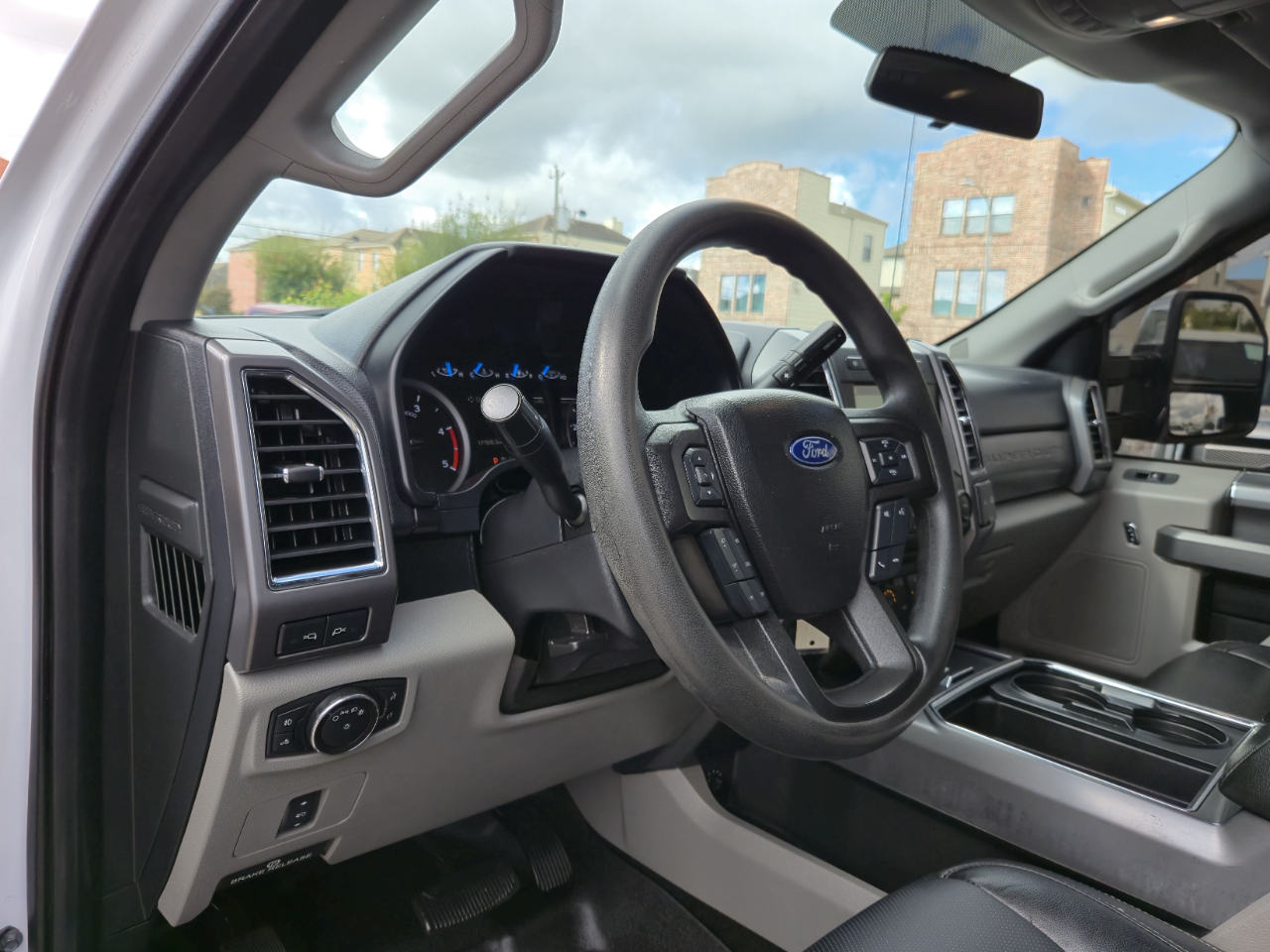 2017 Ford F-350 XLT photo 9