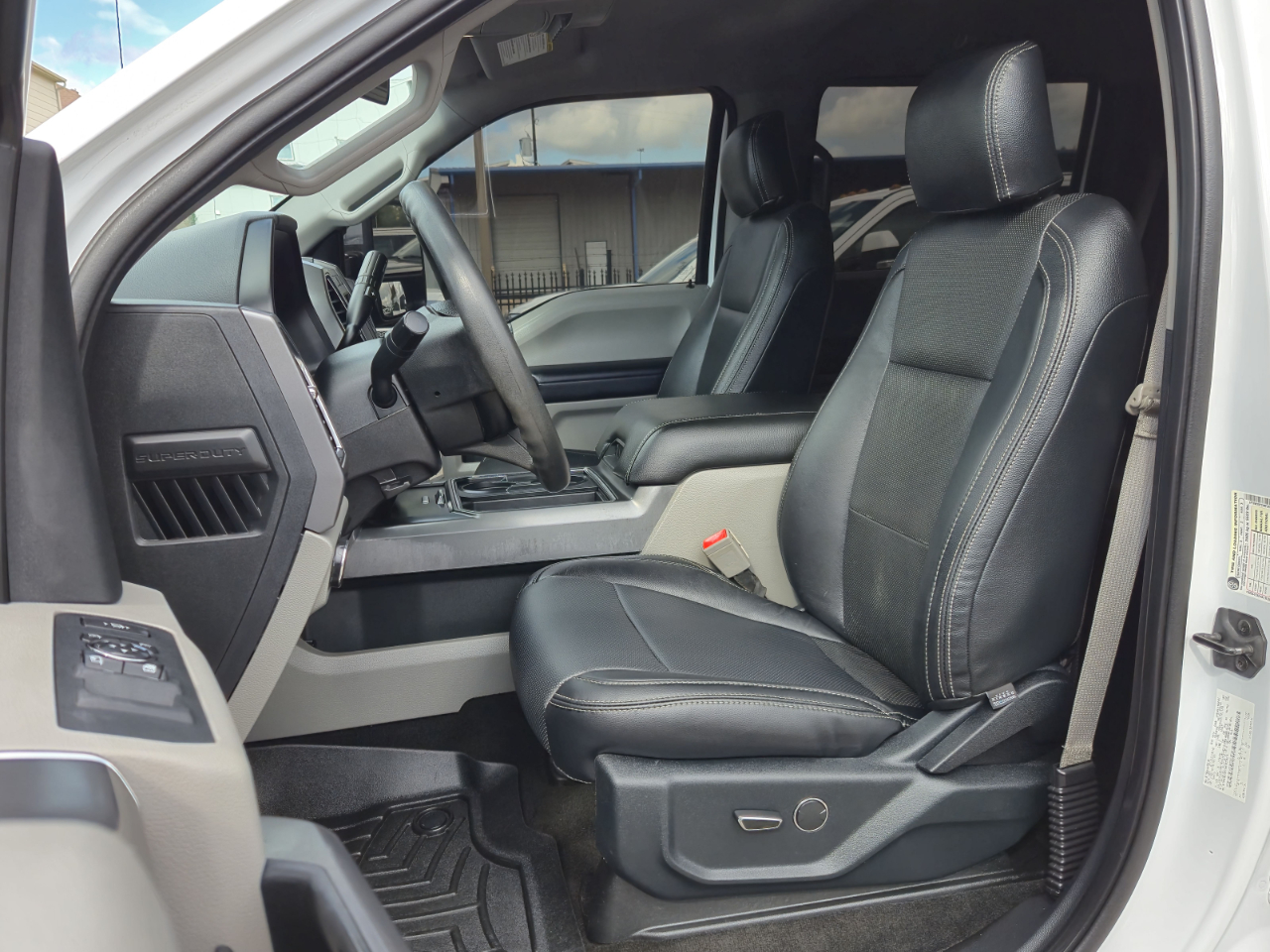 2017 Ford F-350 XLT photo 10