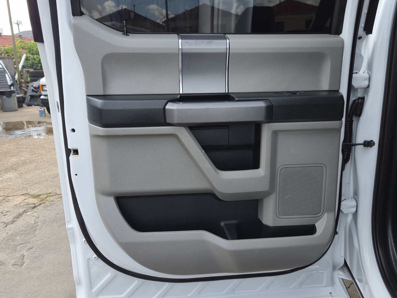 2017 Ford F-350 XLT photo 11