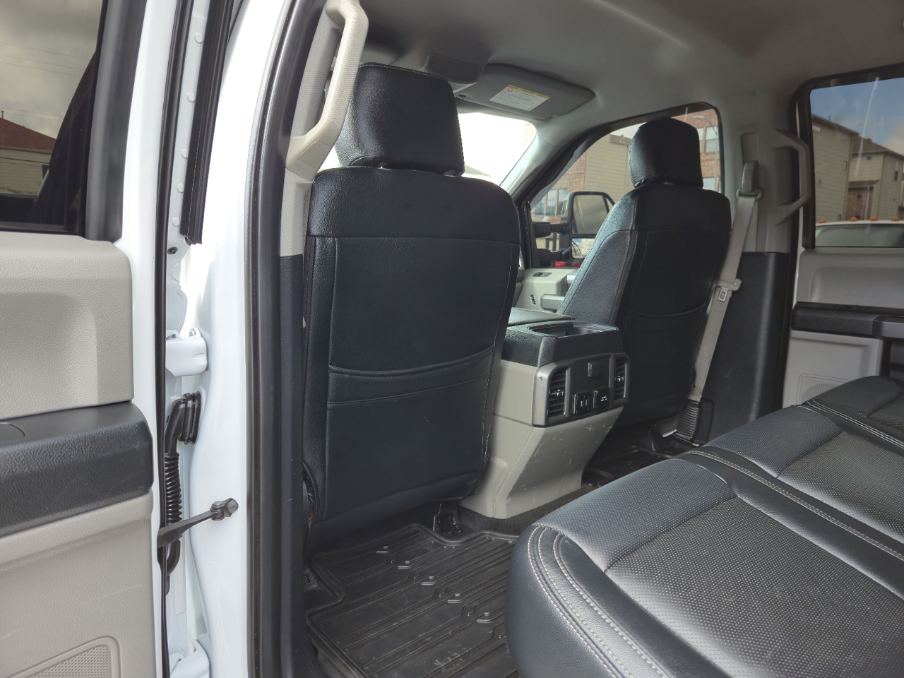 2017 Ford F-350 XLT photo 12