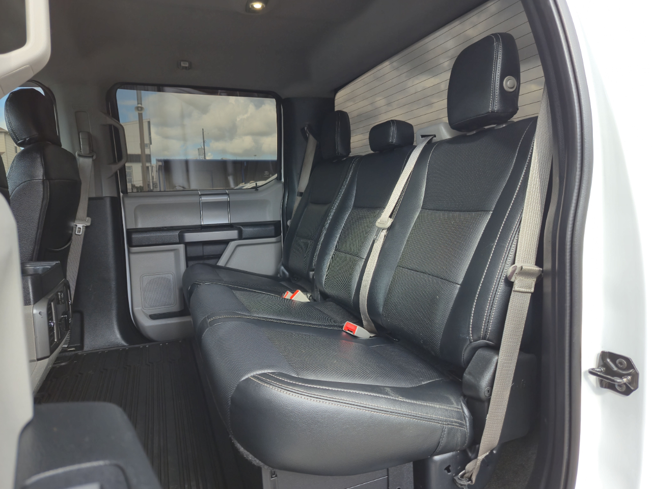 2017 Ford F-350 XLT photo 13