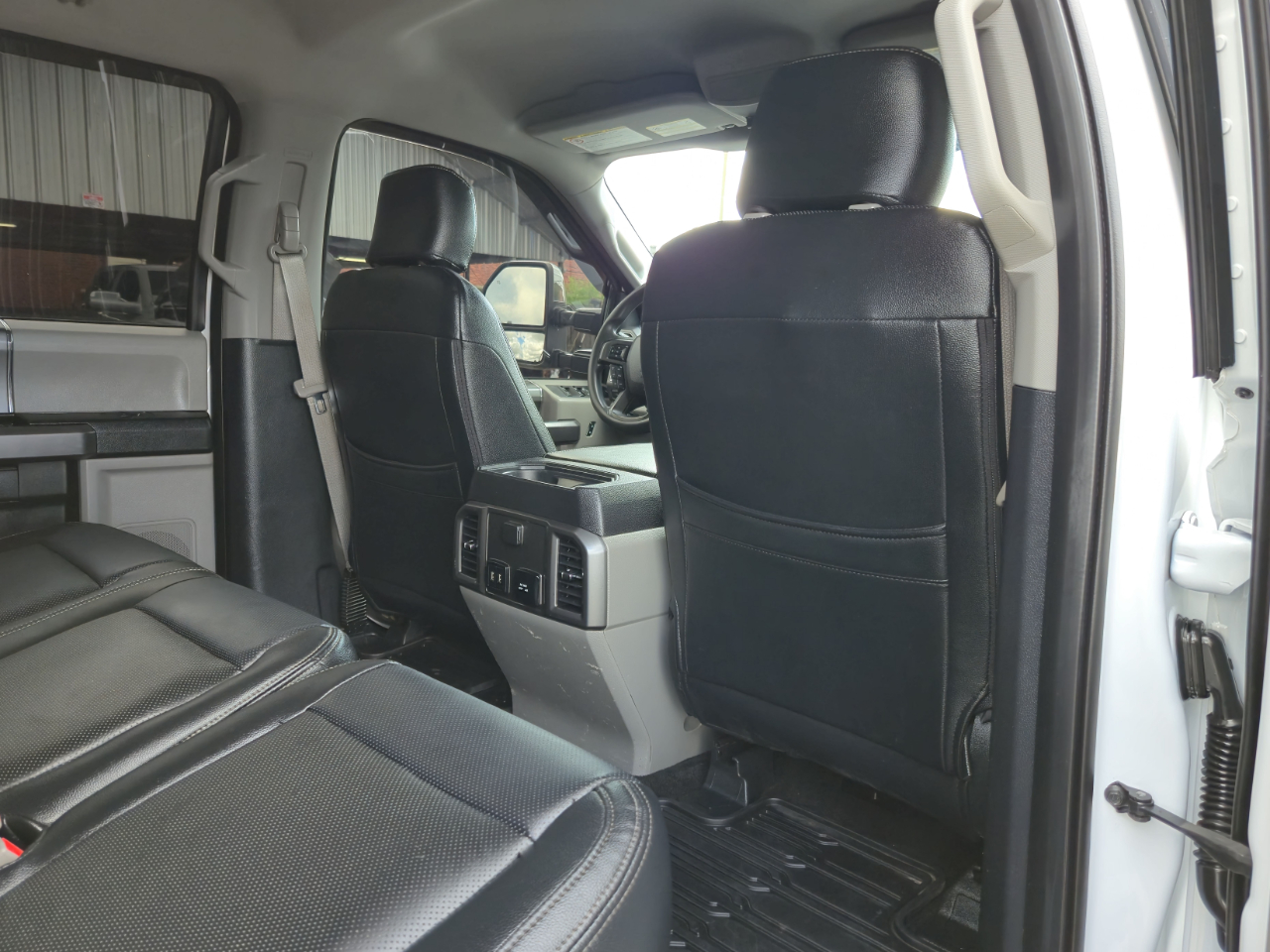 2017 Ford F-350 XLT photo 15