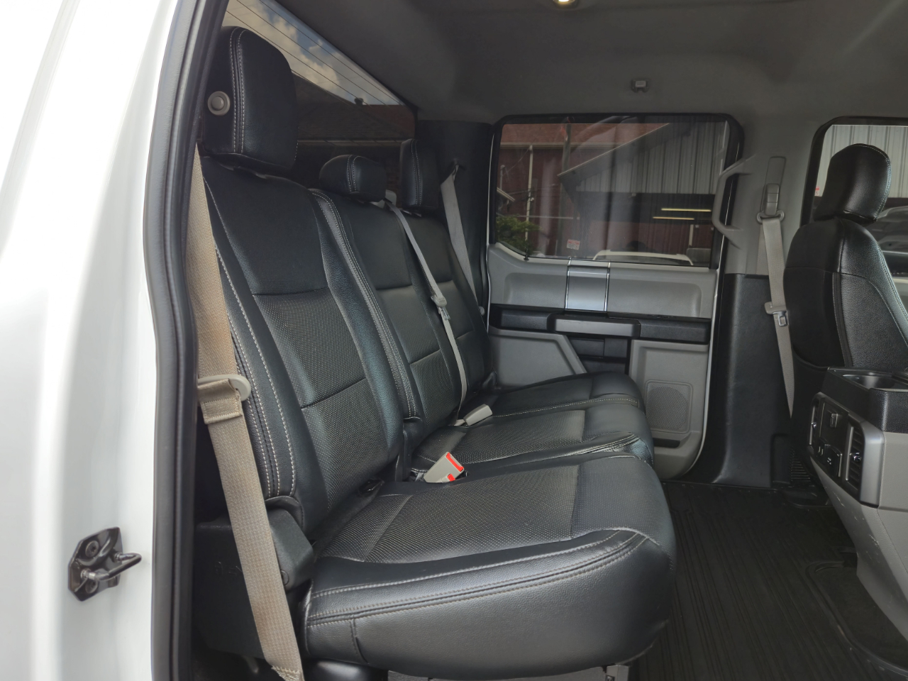 2017 Ford F-350 XLT photo 16