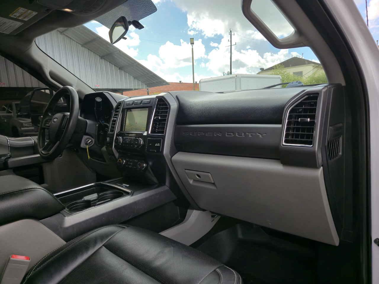 2017 Ford F-350 XLT photo 17