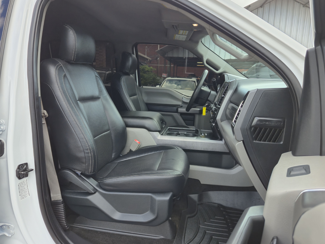 2017 Ford F-350 XLT photo 18