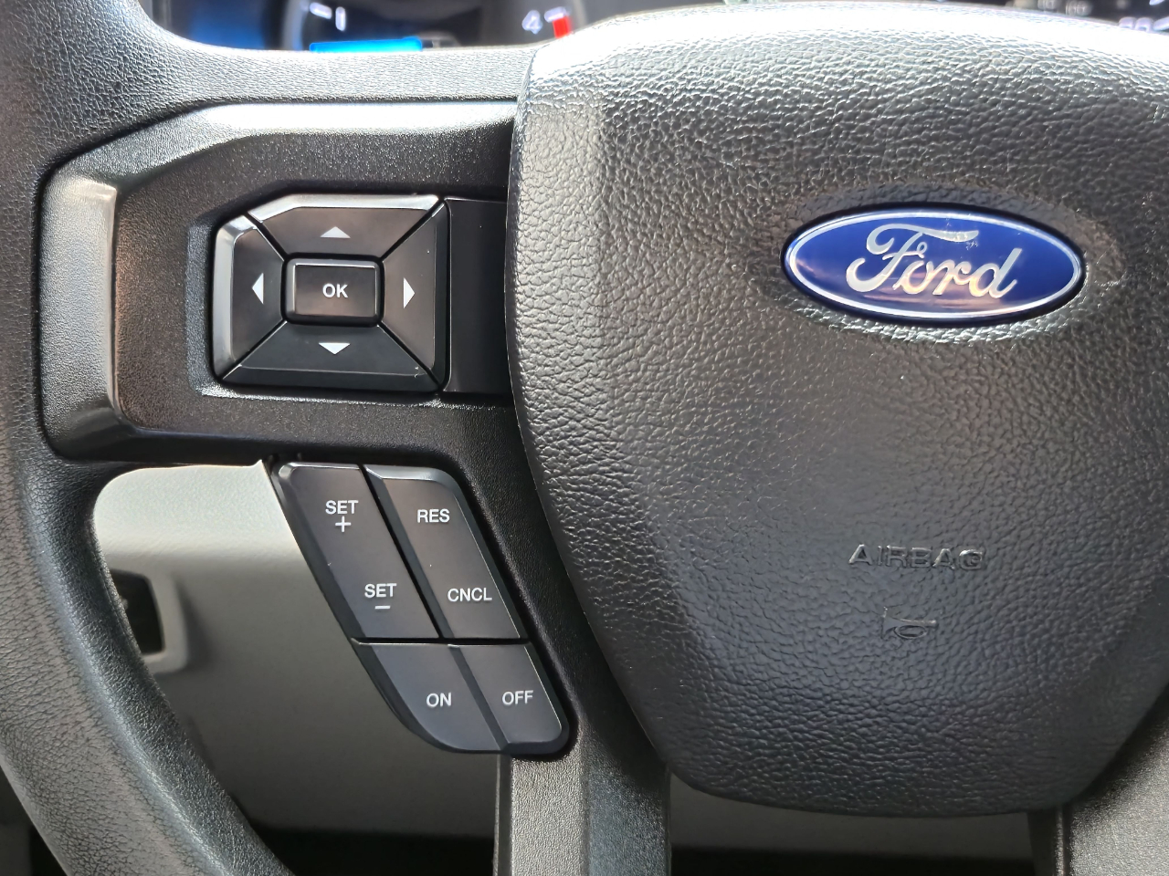 2017 Ford F-350 XLT photo 23