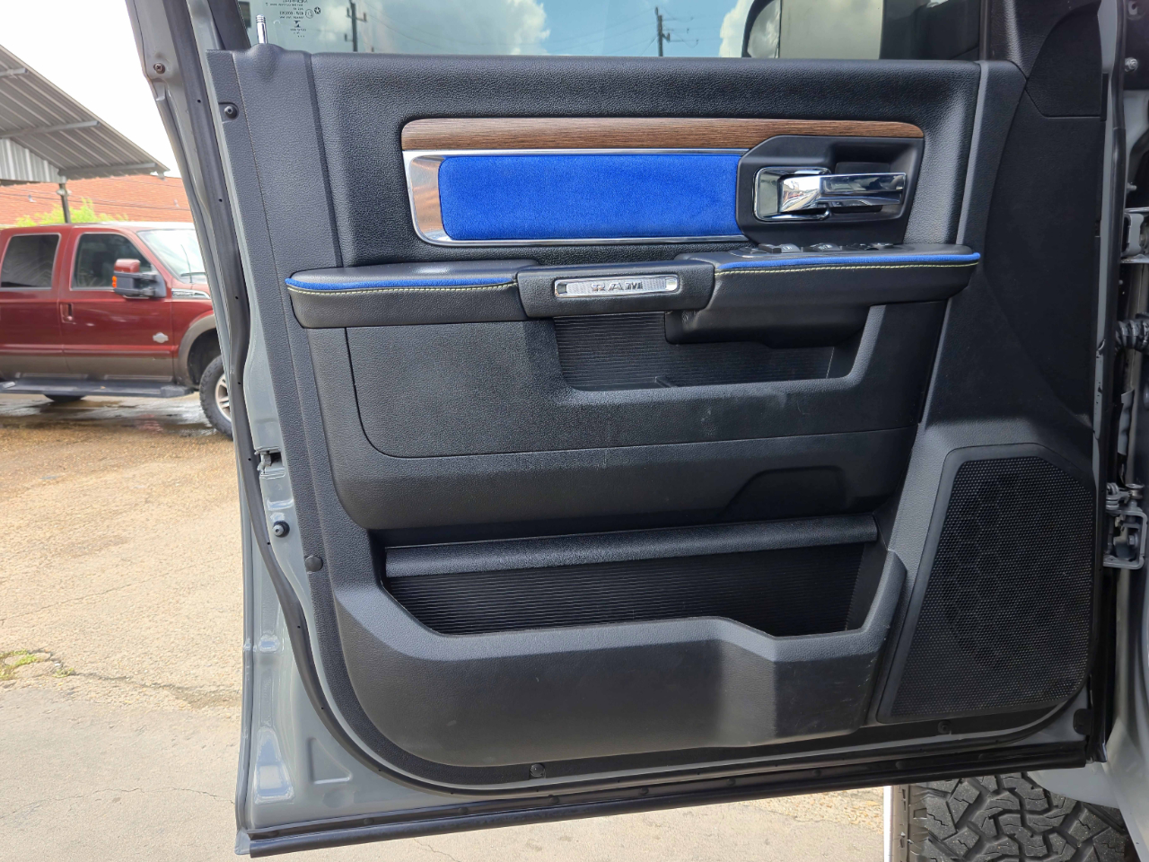 2015 Ram 2500 Laramie photo 9