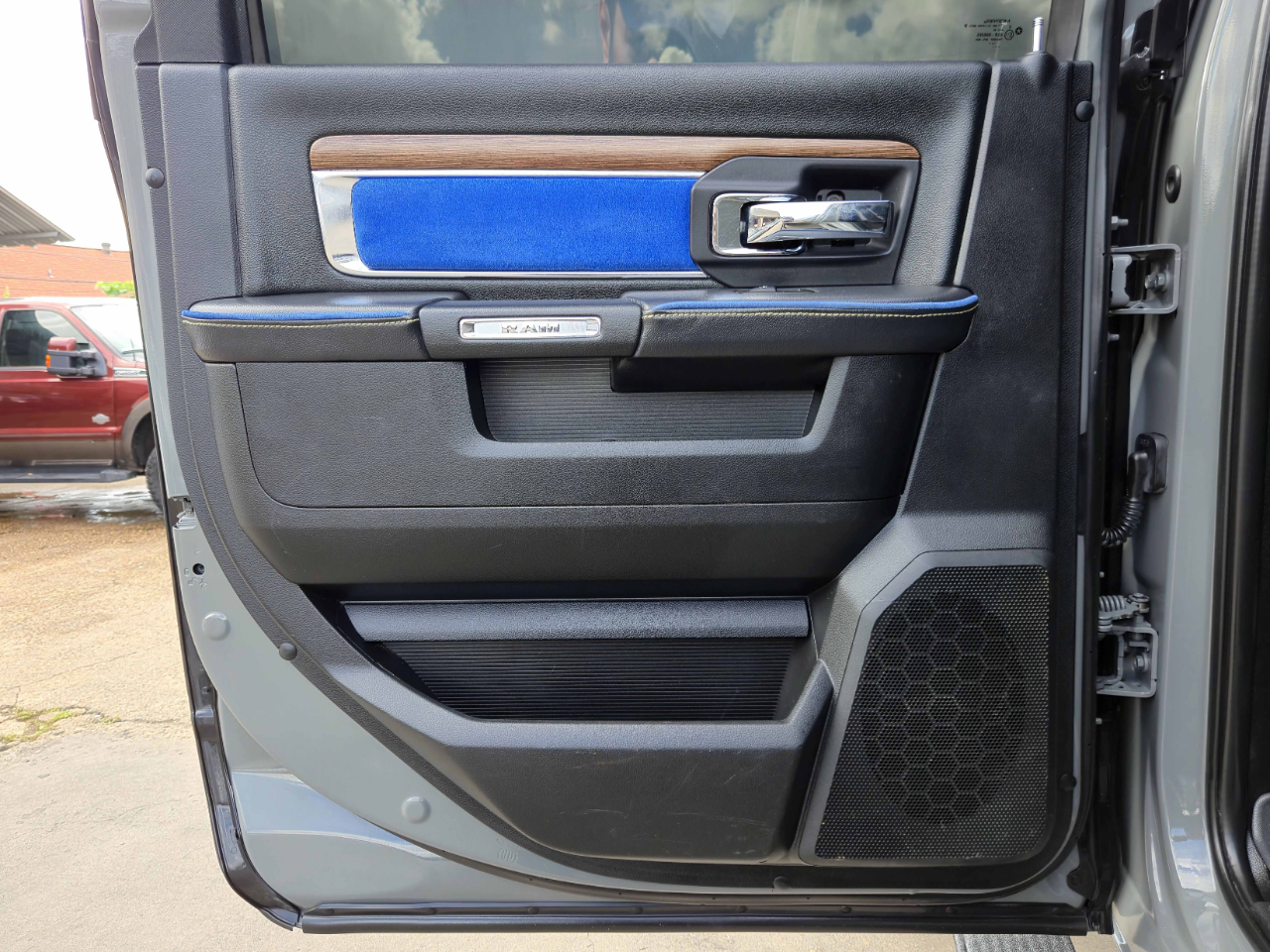 2015 Ram 2500 Laramie photo 12