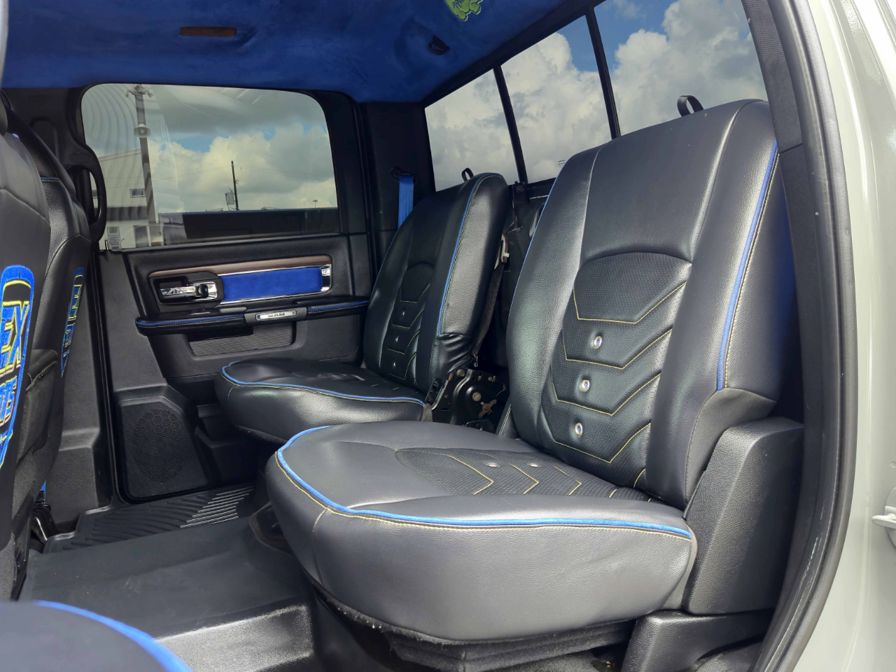 2015 Ram 2500 Laramie photo 14