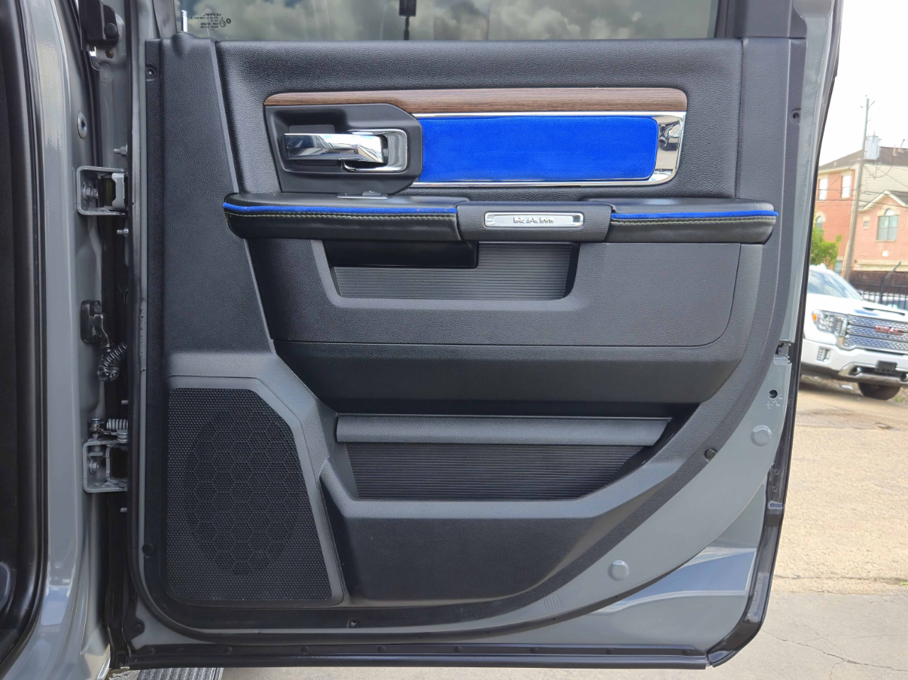 2015 Ram 2500 Laramie photo 15