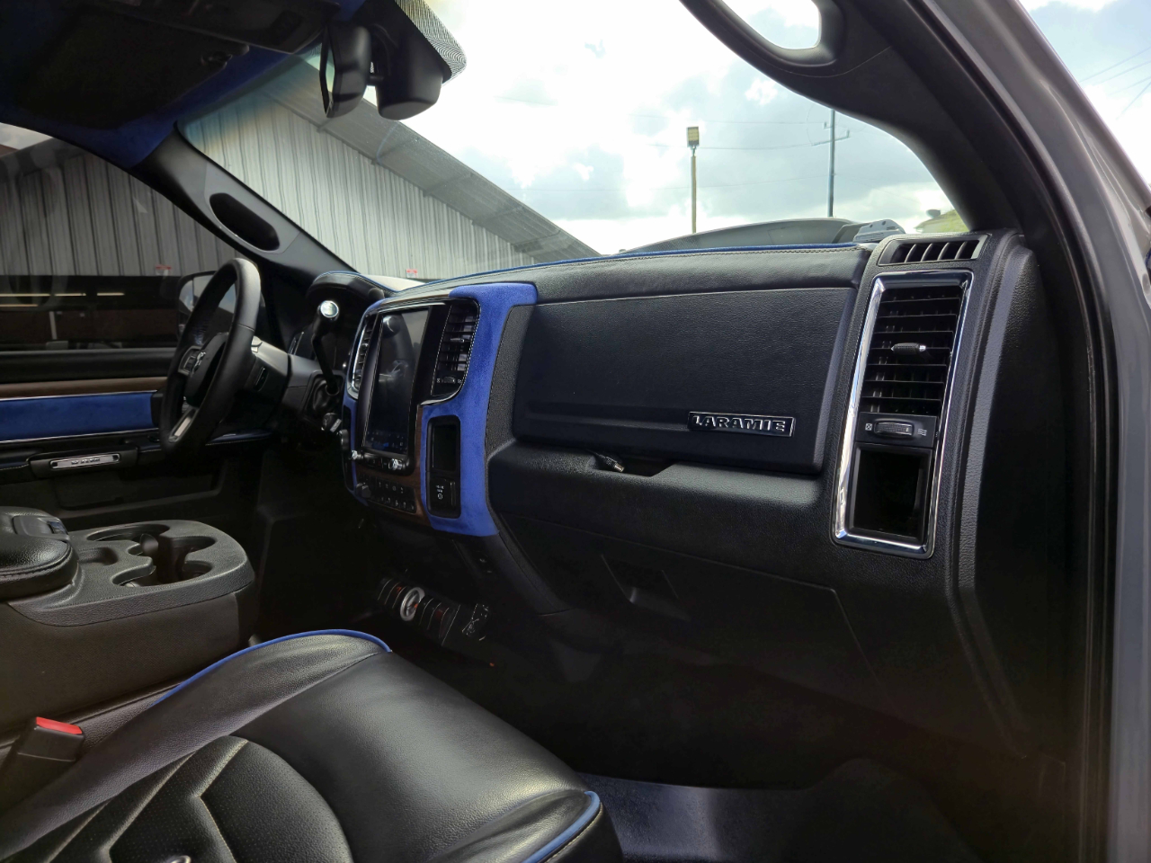 2015 Ram 2500 Laramie photo 18