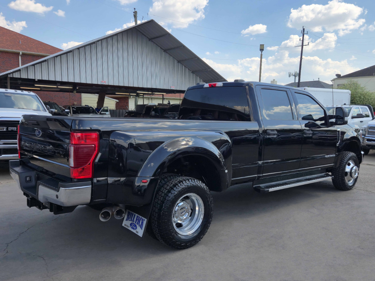 2022 Ford F-350 XLT photo 2
