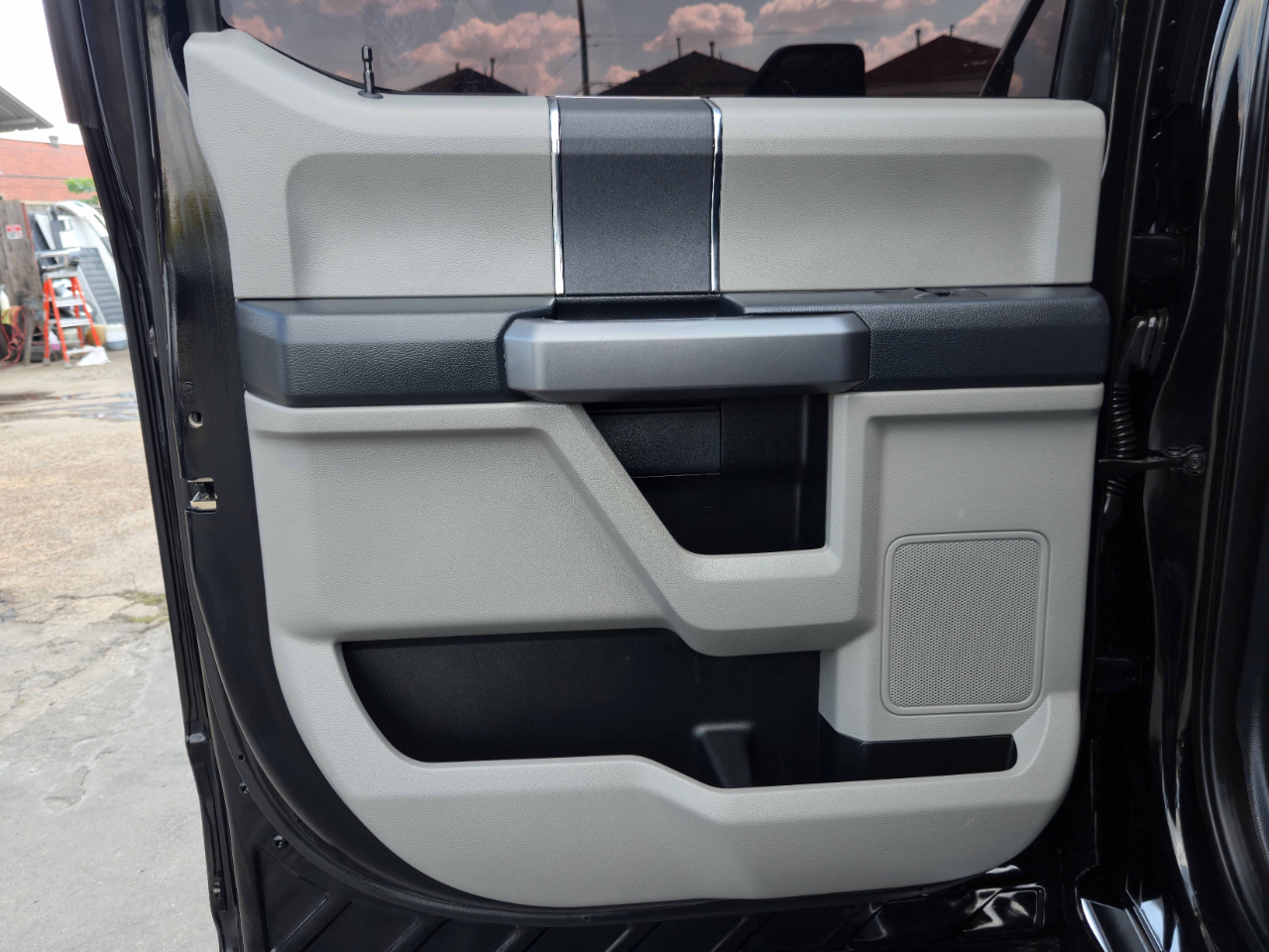 2022 Ford F-350 XLT photo 10