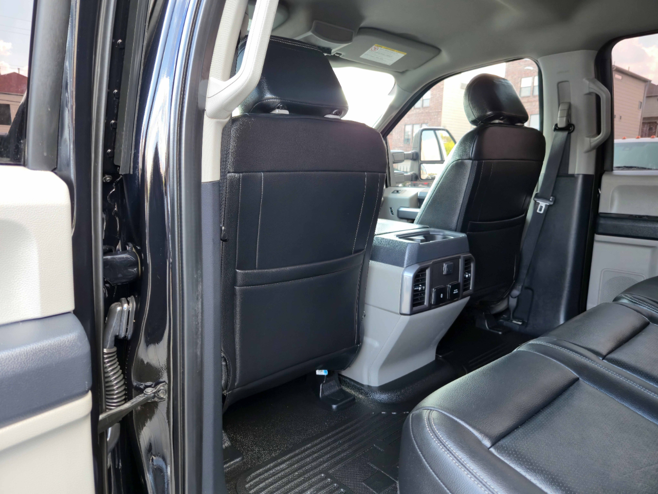 2022 Ford F-350 XLT photo 11