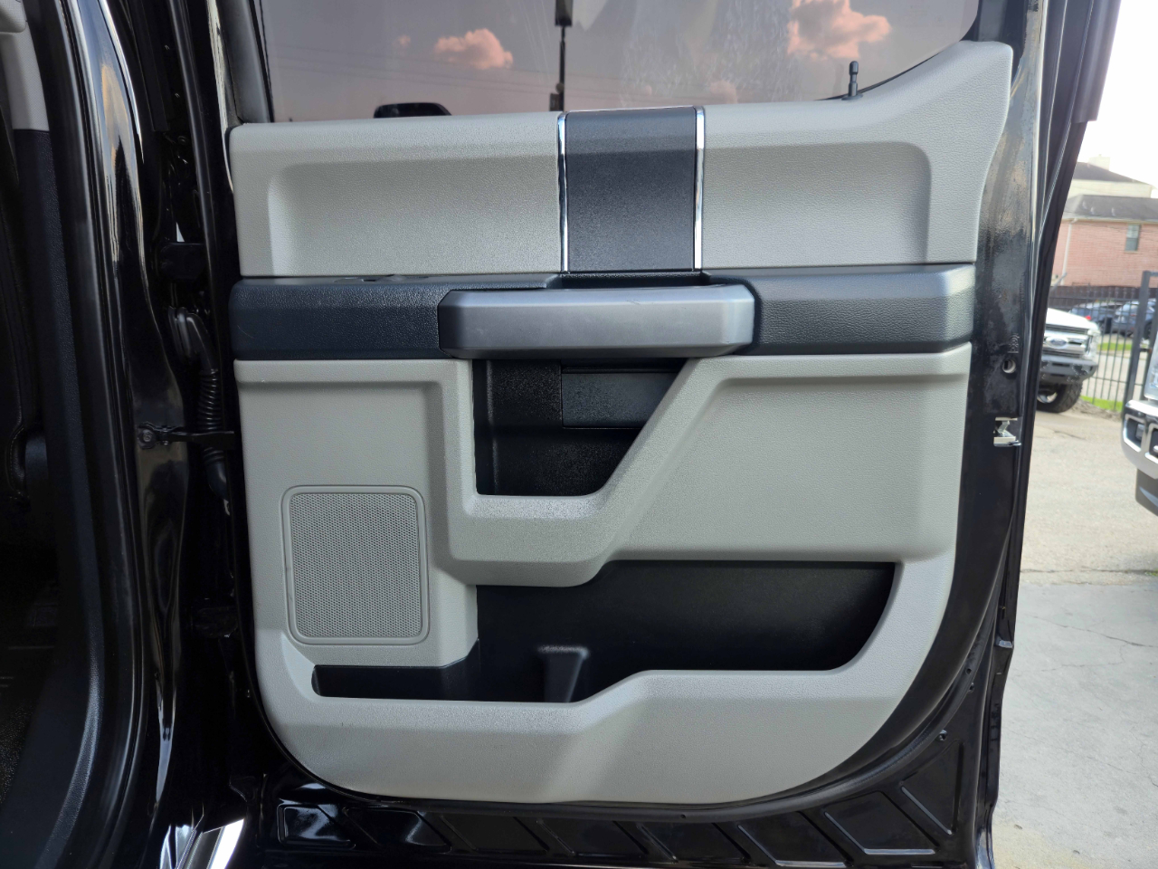 2022 Ford F-350 XLT photo 13