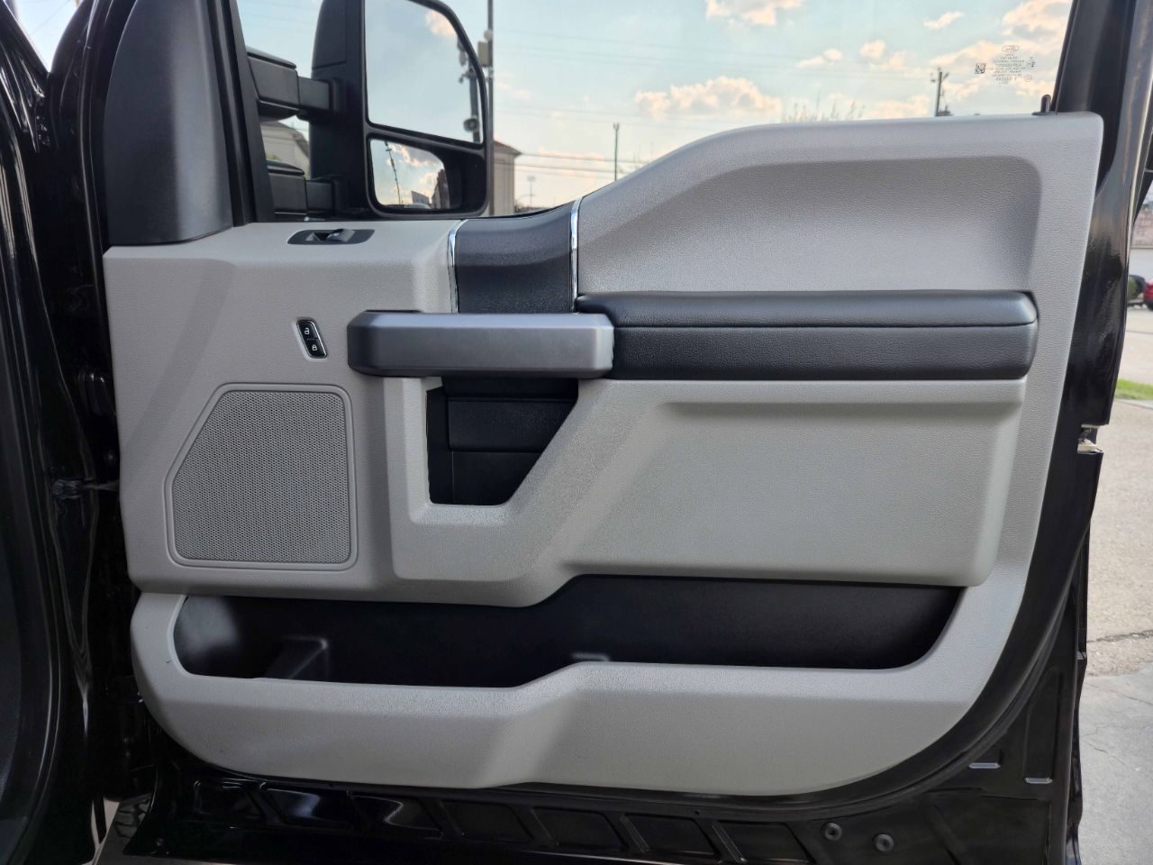 2022 Ford F-350 XLT photo 16