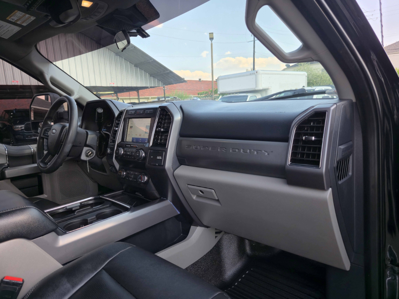2022 Ford F-350 XLT photo 17