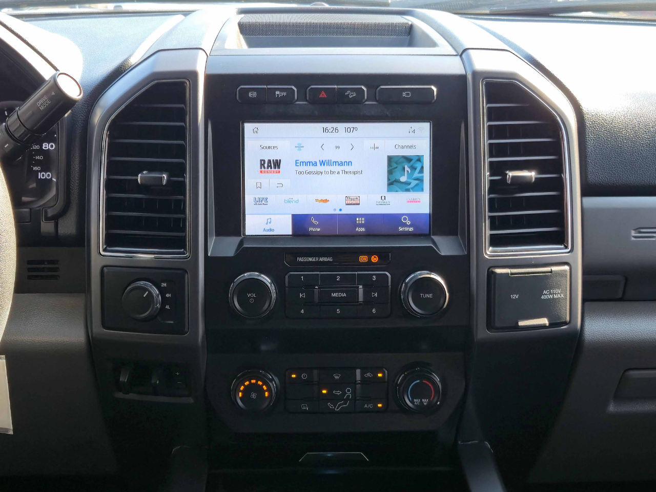 2022 Ford F-350 XLT photo 25