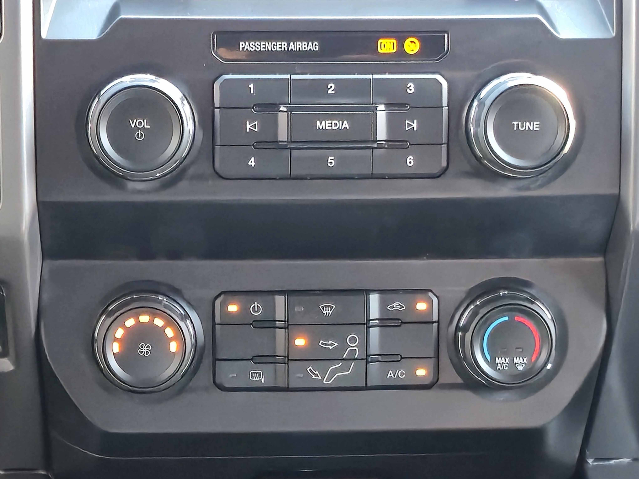 2022 Ford F-350 XLT photo 26