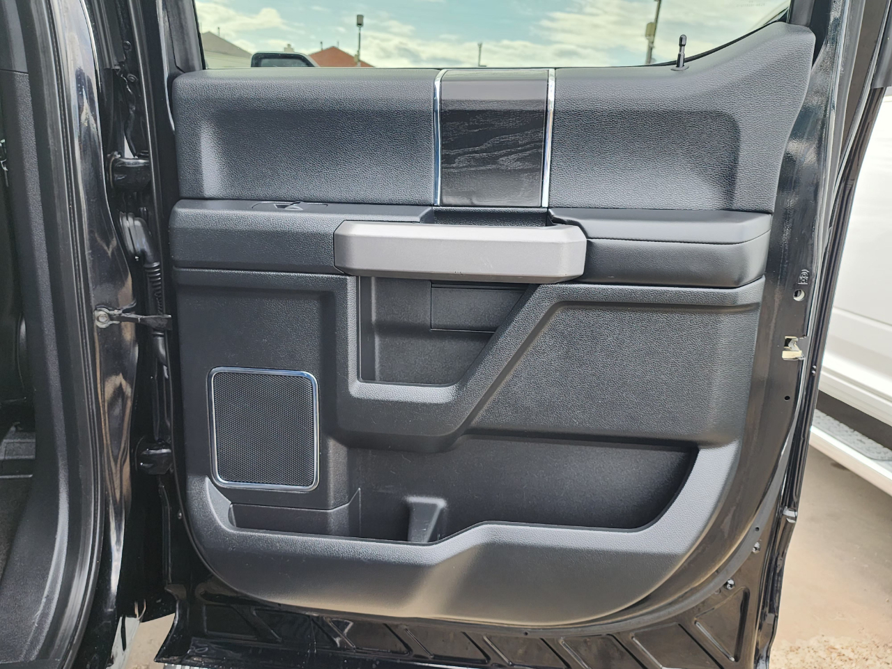 Ford F-150 Platinum SuperCrew 4WD 2018 Ford F-150 Platinum SuperCrew 4WD 2018
