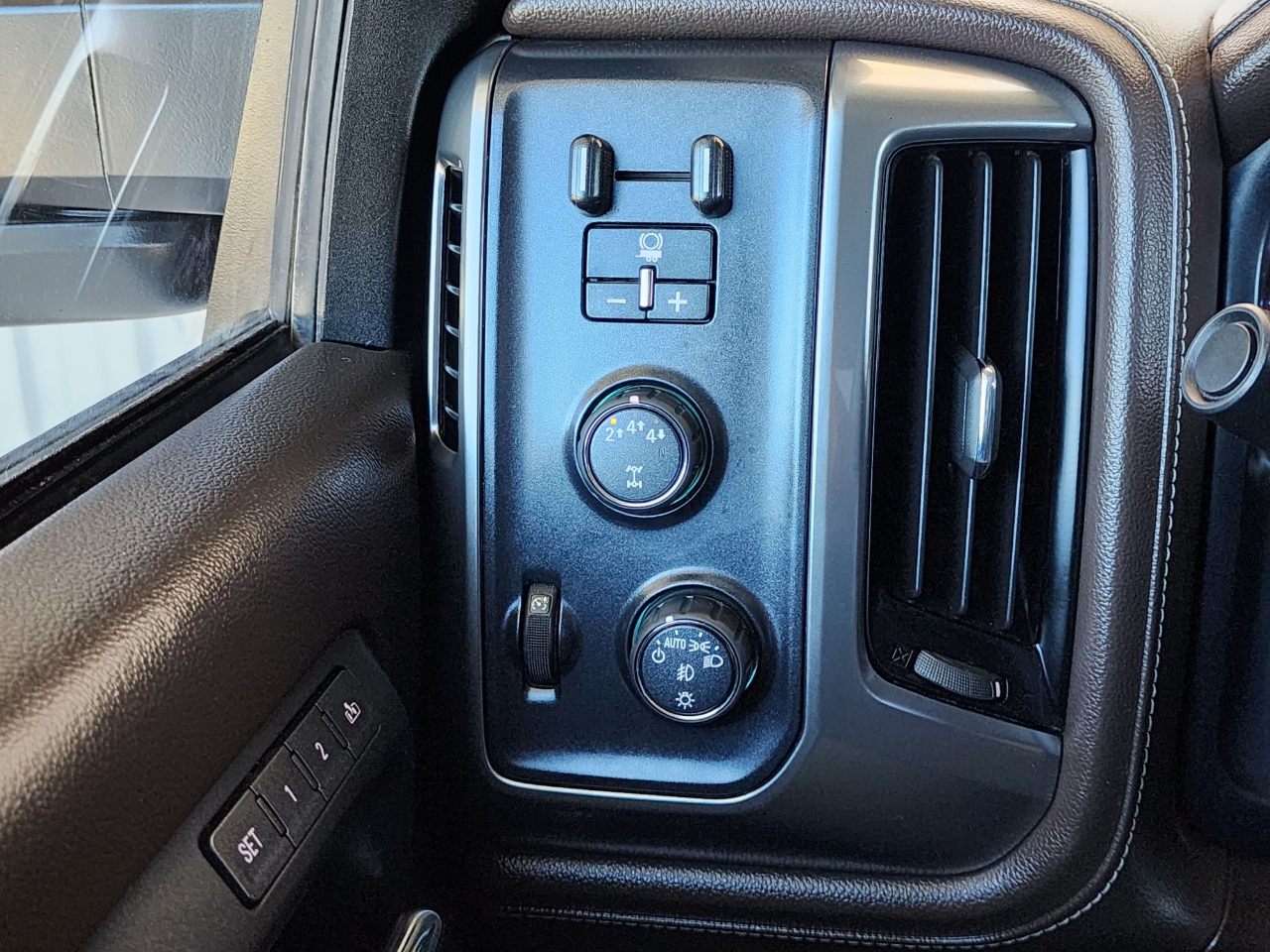 Chevrolet Silverado 3500HD LTZ Crew Cab DRW 4WD 2019 Chevrolet Silverado 3500HD LTZ Crew Cab DRW 4WD 2019