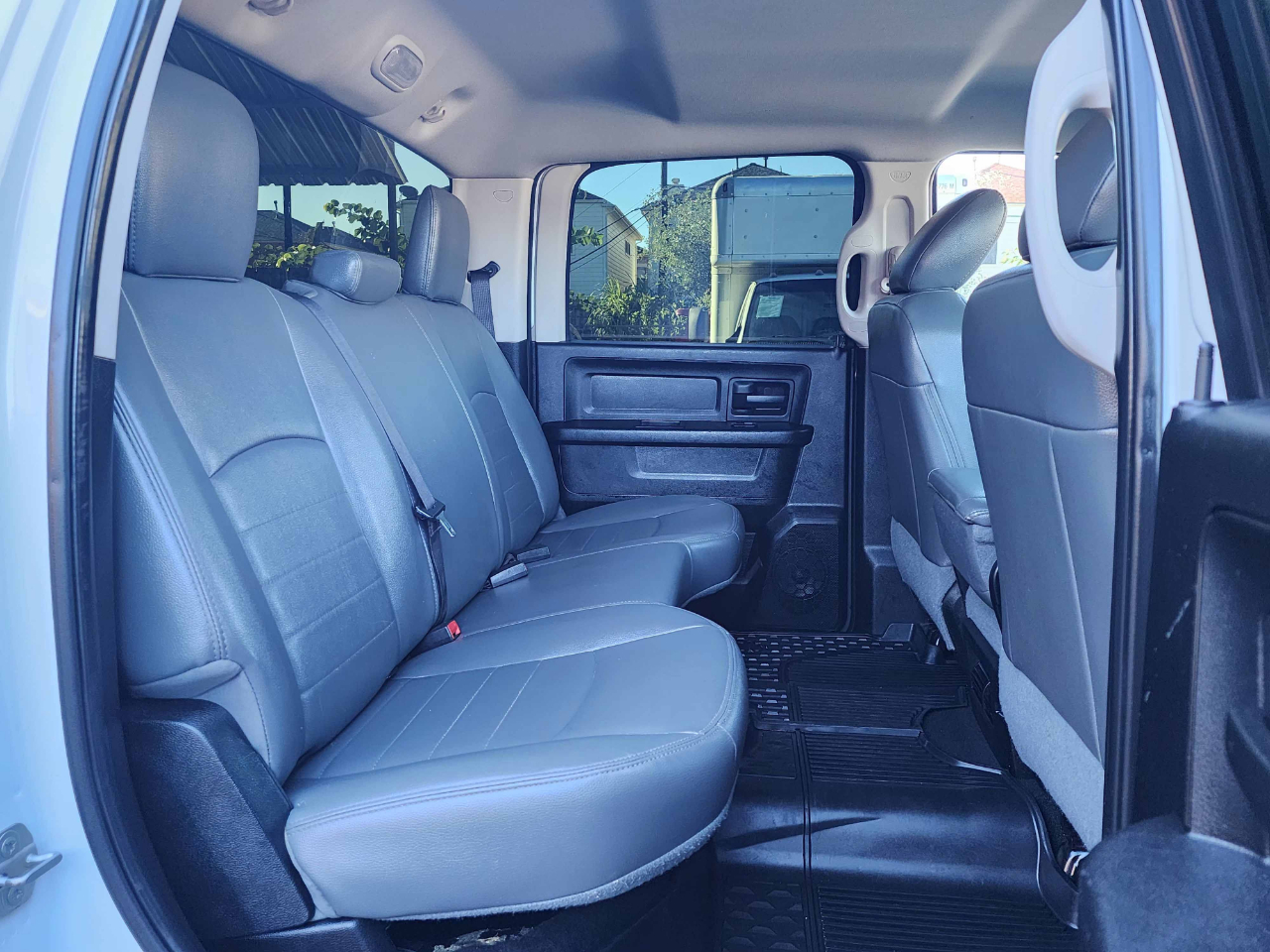 RAM 2500 Tradesman Crew Cab 4WD 2017 RAM 2500 Tradesman Crew Cab 4WD 2017