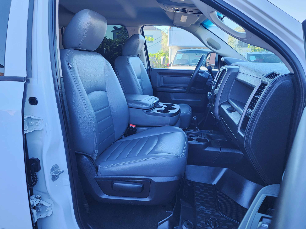 RAM 2500 Tradesman Crew Cab 4WD 2017 RAM 2500 Tradesman Crew Cab 4WD 2017