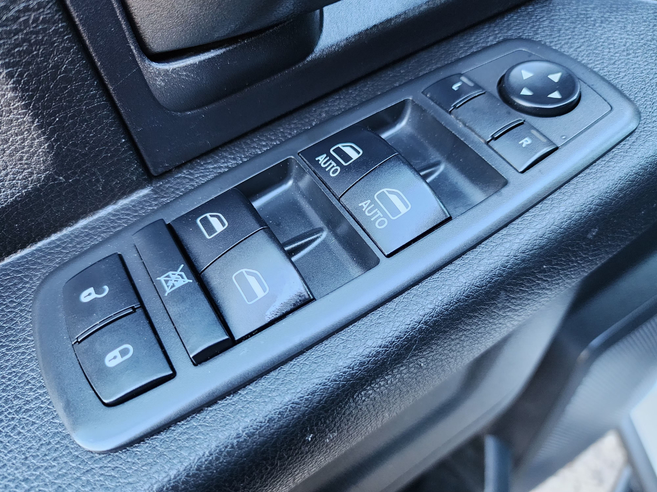 RAM 2500 Tradesman Crew Cab 4WD 2017 RAM 2500 Tradesman Crew Cab 4WD 2017