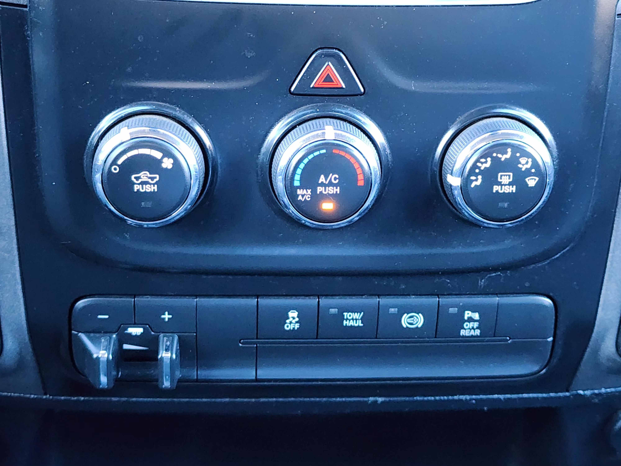 RAM 2500 Tradesman Crew Cab 4WD 2017 RAM 2500 Tradesman Crew Cab 4WD 2017