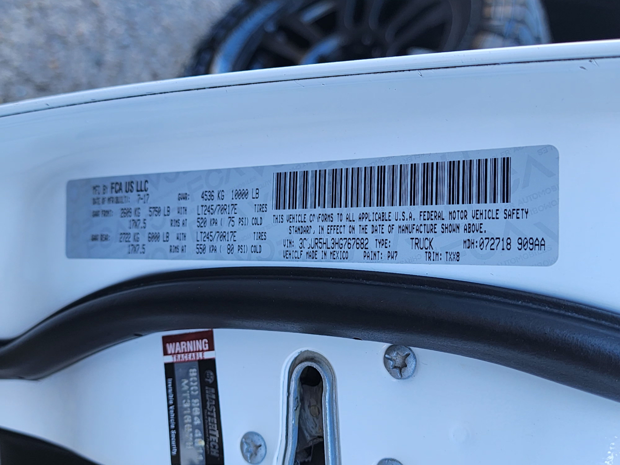 RAM 2500 Tradesman Crew Cab 4WD 2017 RAM 2500 Tradesman Crew Cab 4WD 2017