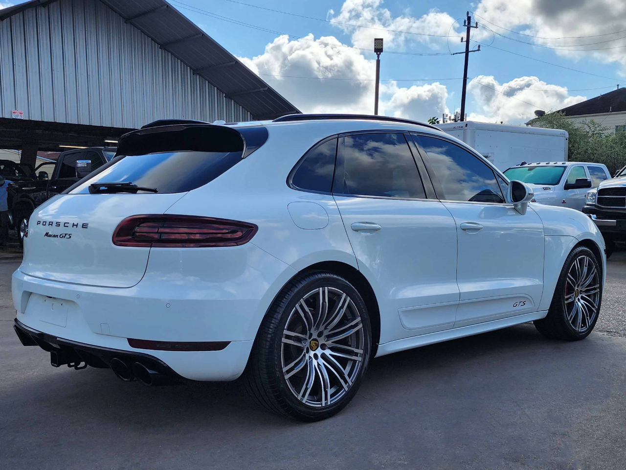 2017 Porsche Macan GTS photo 2