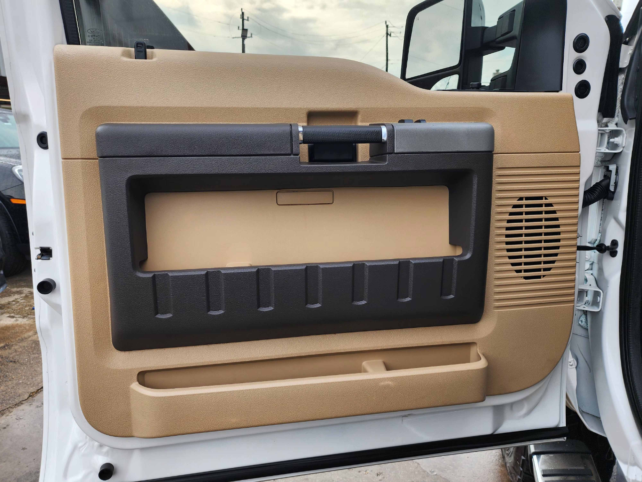 2013 Ford F-250 Lariat photo 2