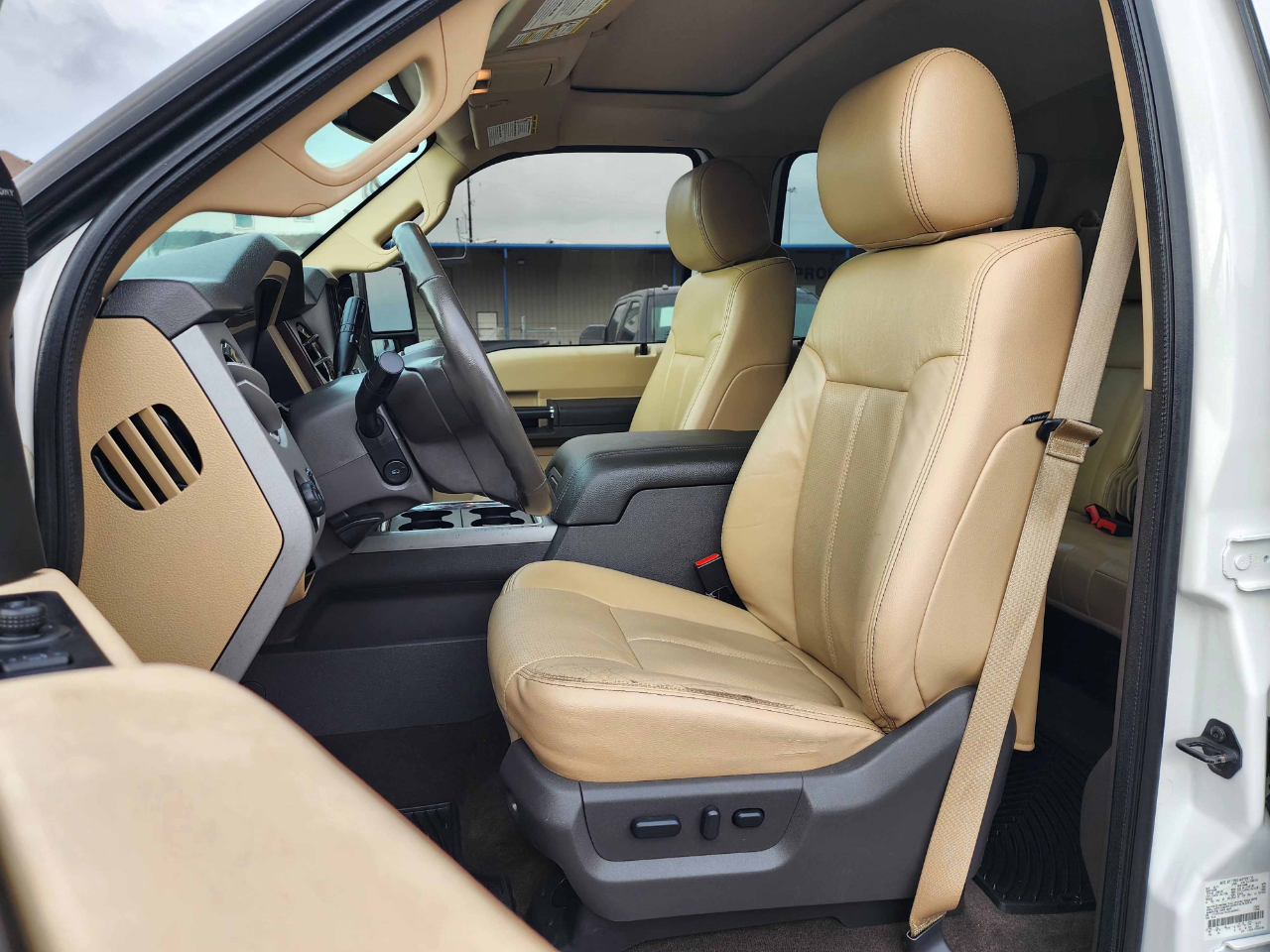 2013 Ford F-250 Lariat photo 4