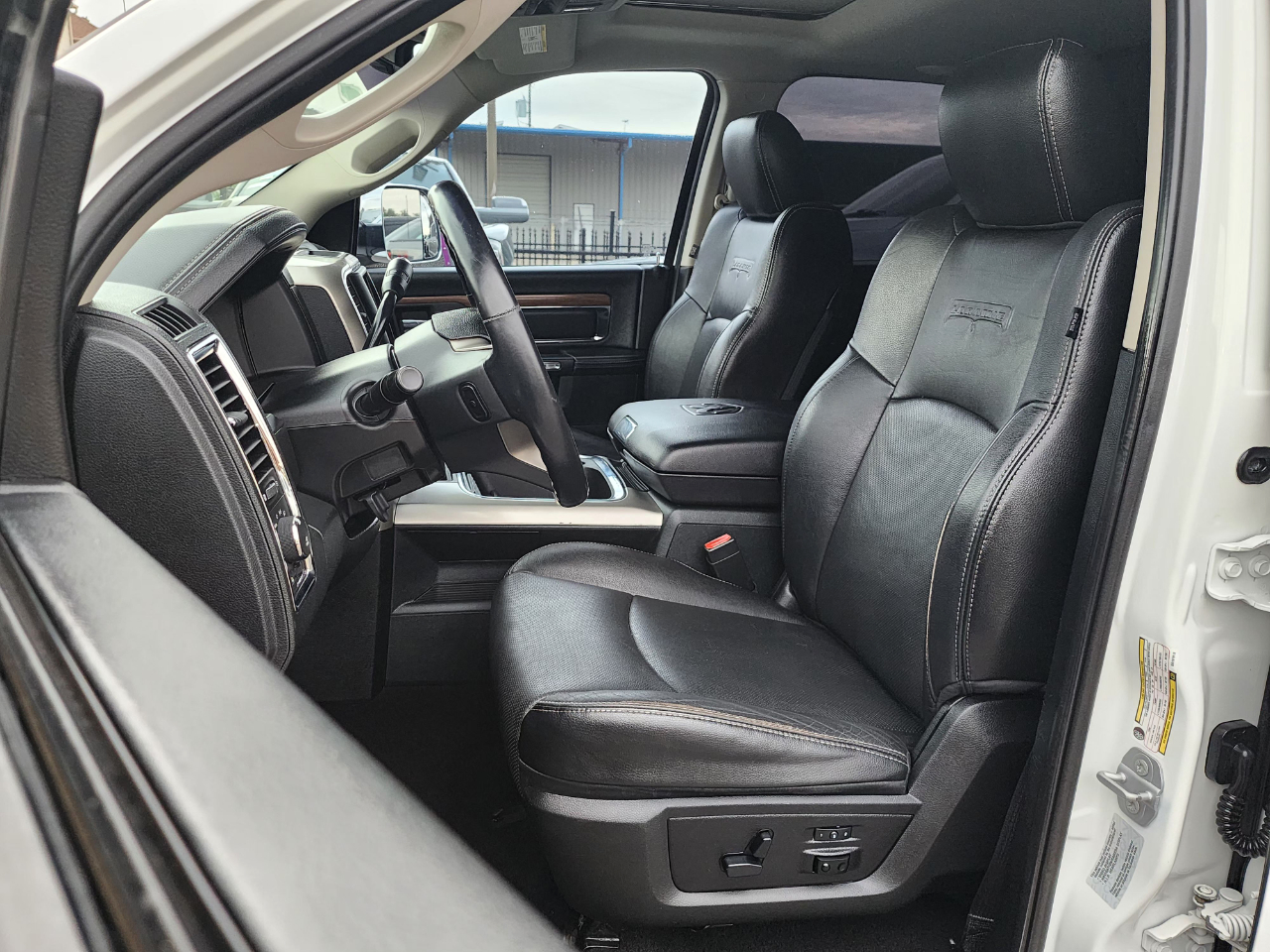 RAM 2500 Laramie Mega Cab 4WD 2016