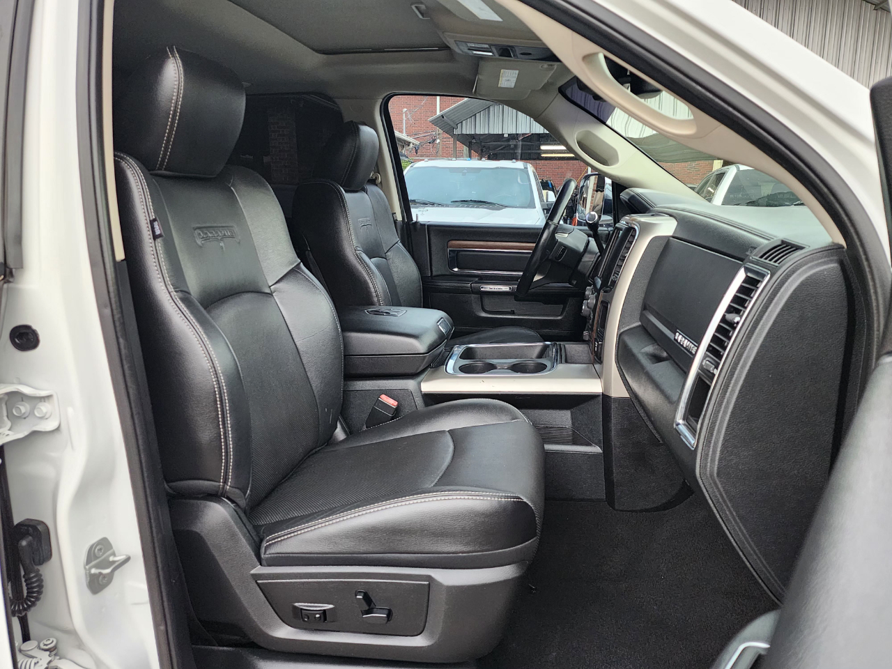 RAM 2500 Laramie Mega Cab 4WD 2016