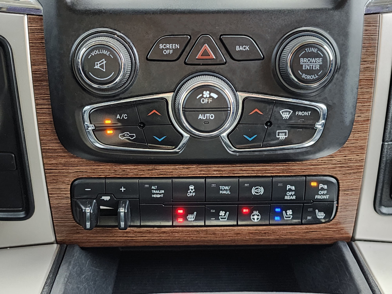 RAM 2500 Laramie Mega Cab 4WD 2016