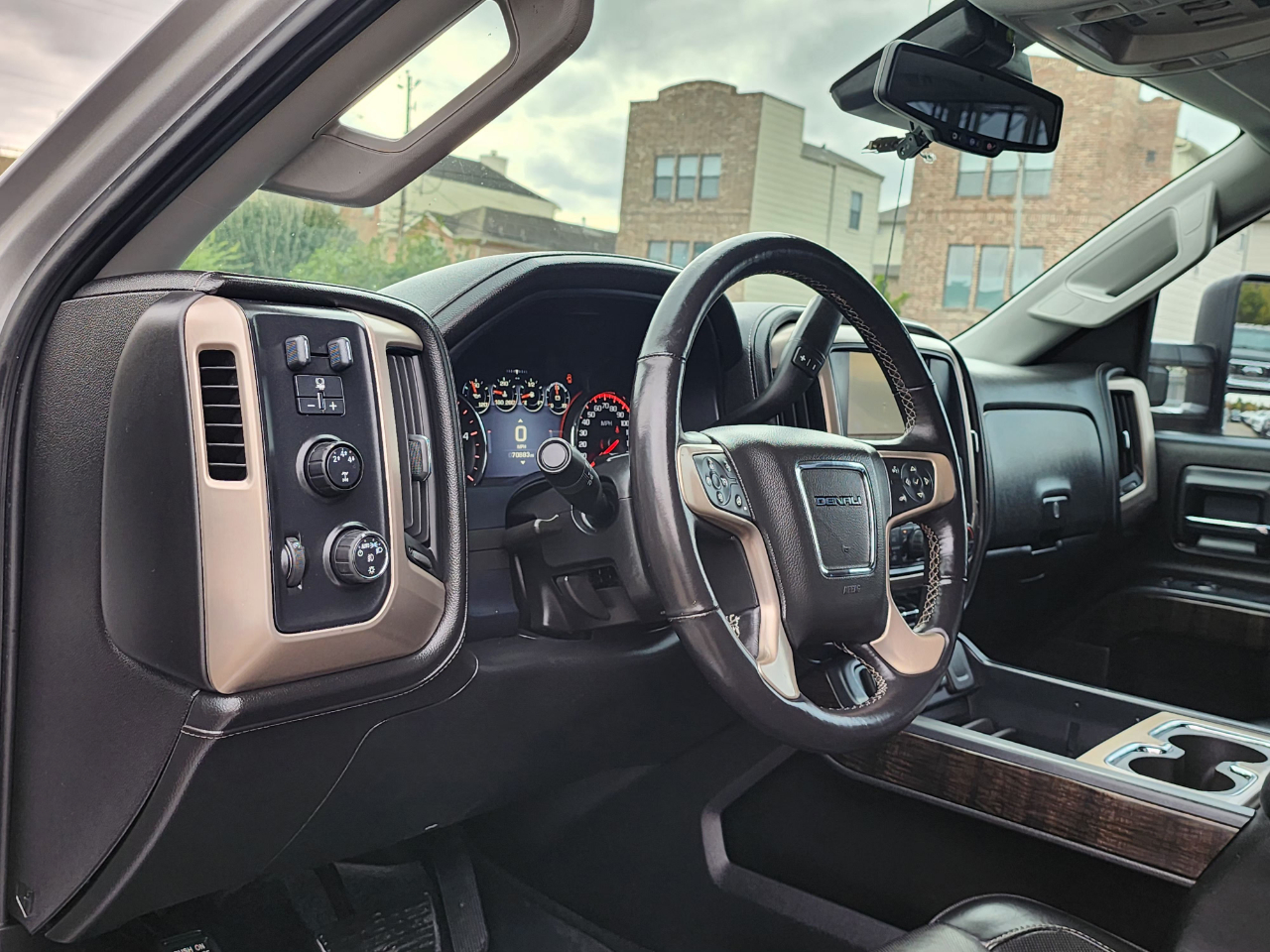 GMC Sierra 2500HD Denali Crew Cab 4WD 2015