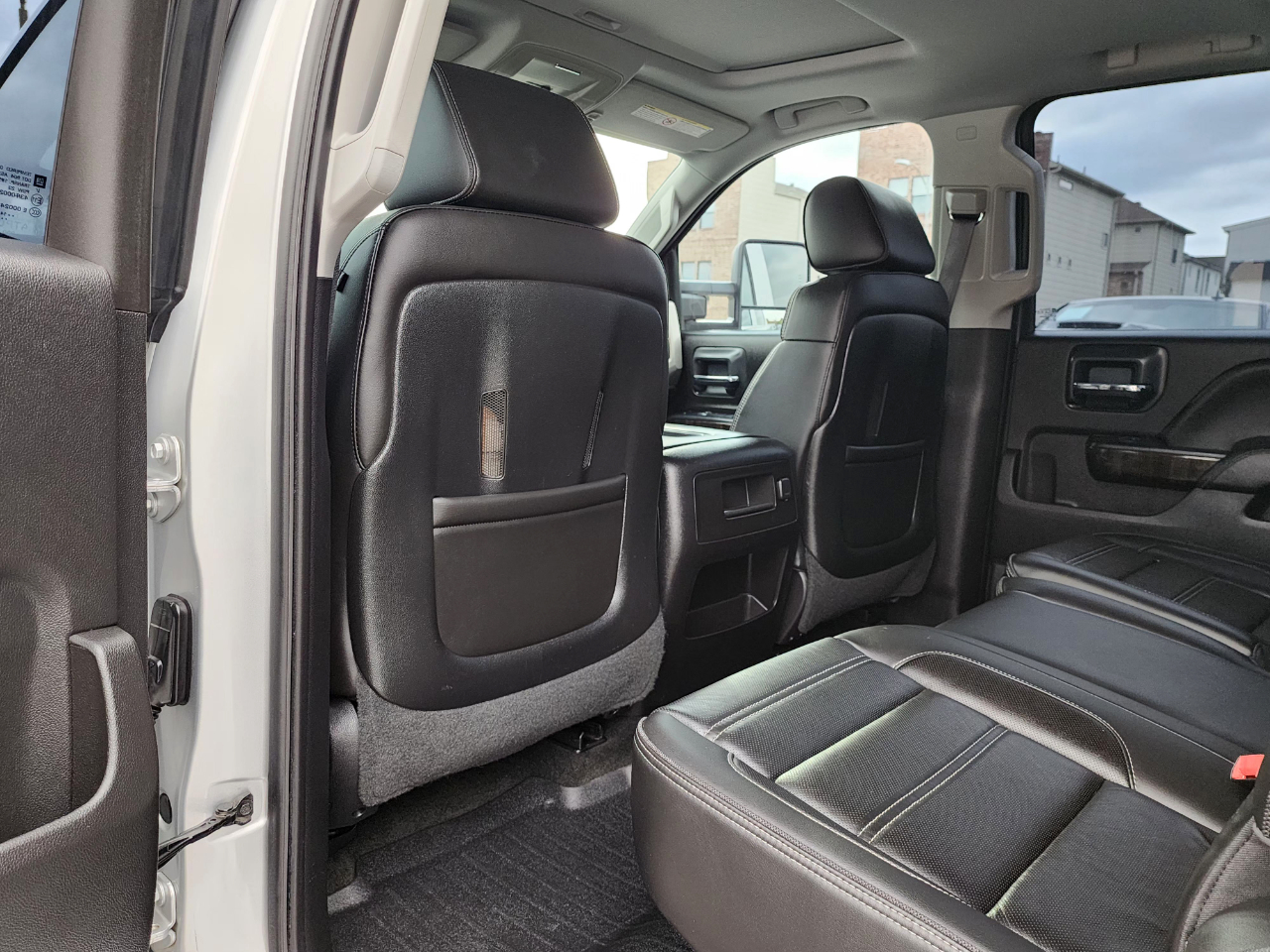 GMC Sierra 2500HD Denali Crew Cab 4WD 2015