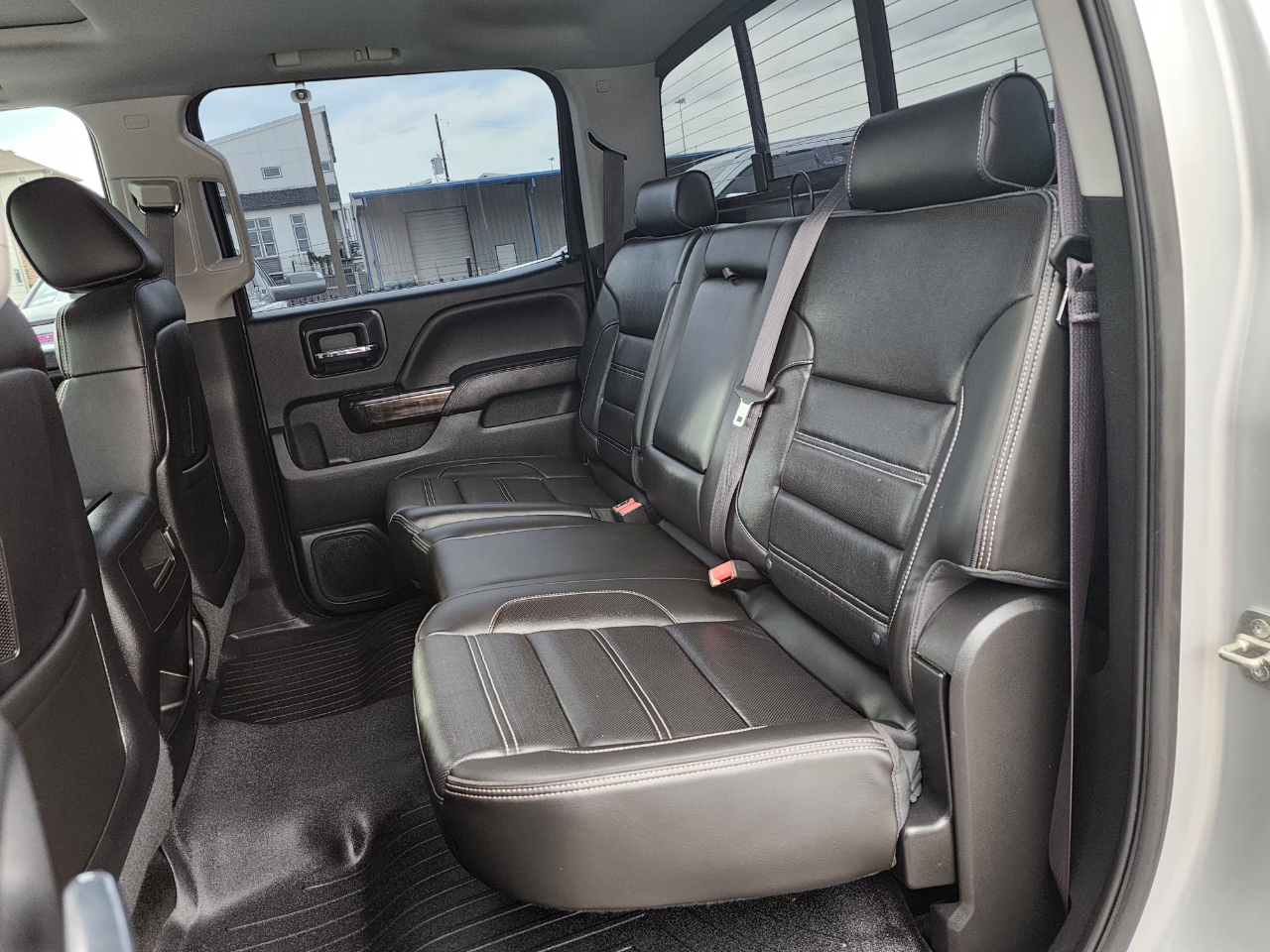 GMC Sierra 2500HD Denali Crew Cab 4WD 2015