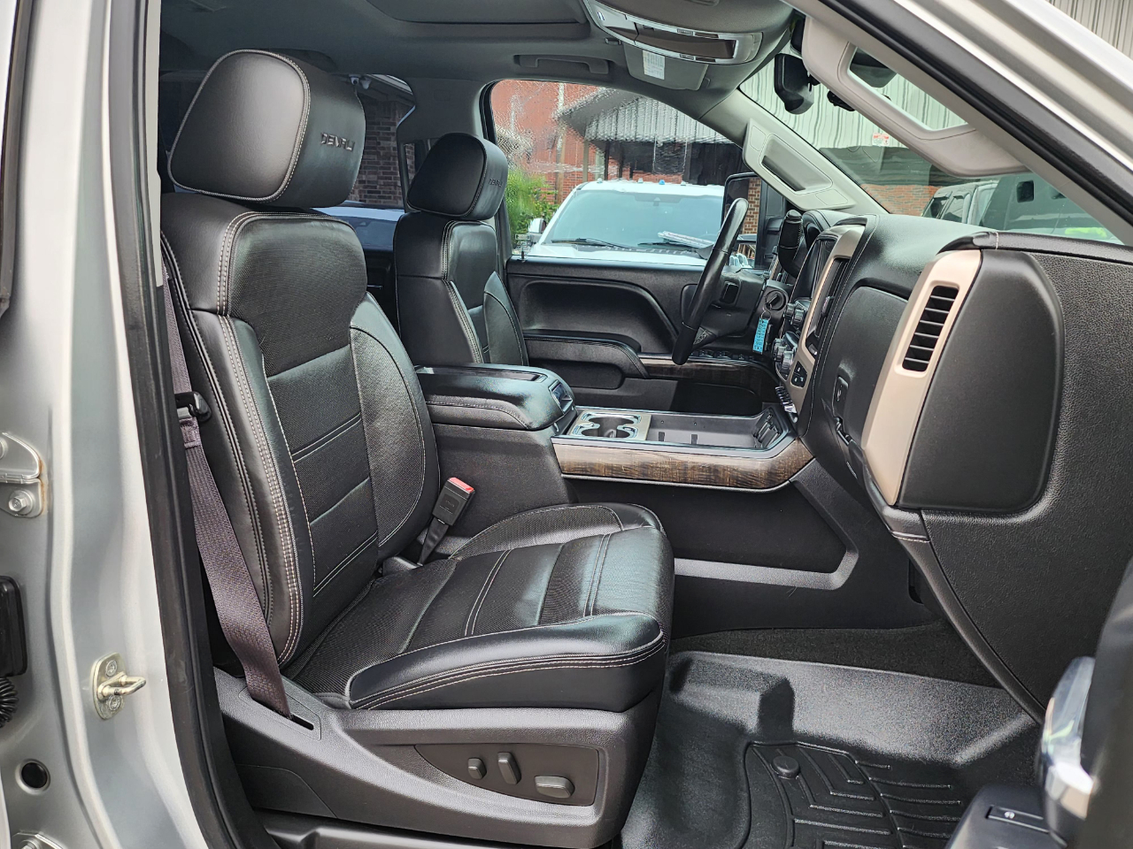 GMC Sierra 2500HD Denali Crew Cab 4WD 2015