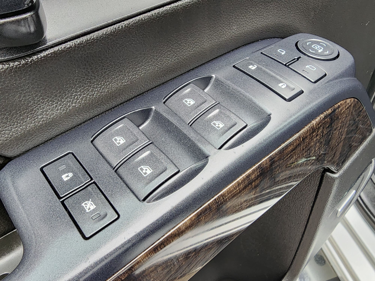 GMC Sierra 2500HD Denali Crew Cab 4WD 2015